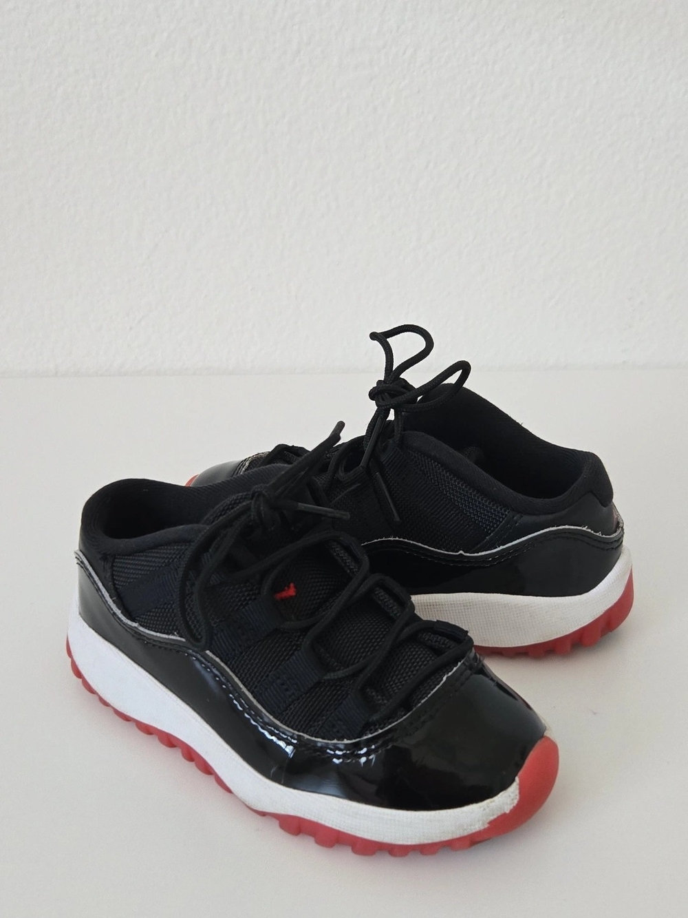 Jordan 11 Retro Low Bred Unisex Toddler Shoes SIZE 9C Boy Girl Black White Red